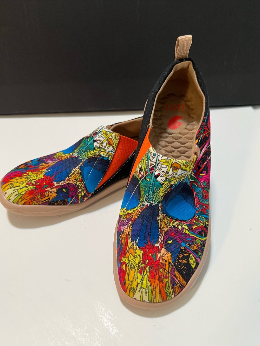 UIN “No Body” Artistic Slip-On Shoes